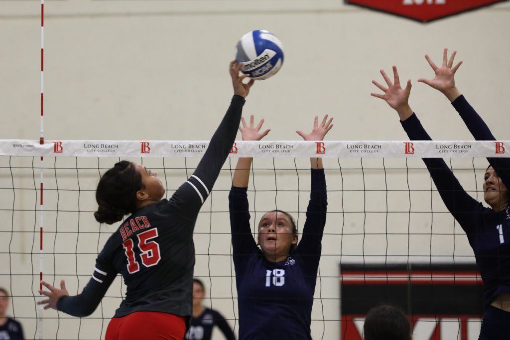 Nov. 16 - Division Title GameVikings vs. Pirates - Long Beach City College